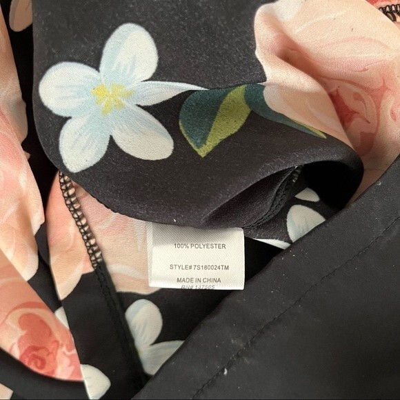 LOVE at FIRST SIGHT Floral Cropped Jumpsuit Romper Spaghetti Straps Size Large - Picture 8 of 11